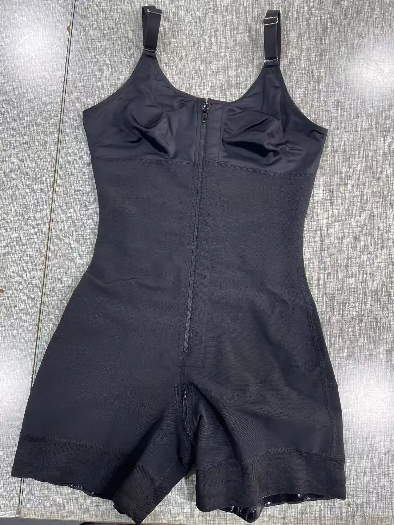 Everyday Sculpting Shapewear – Control Shapewear – Soft Compression Style Seamless Sculpting Shapewear Top Solid - gallery image 2