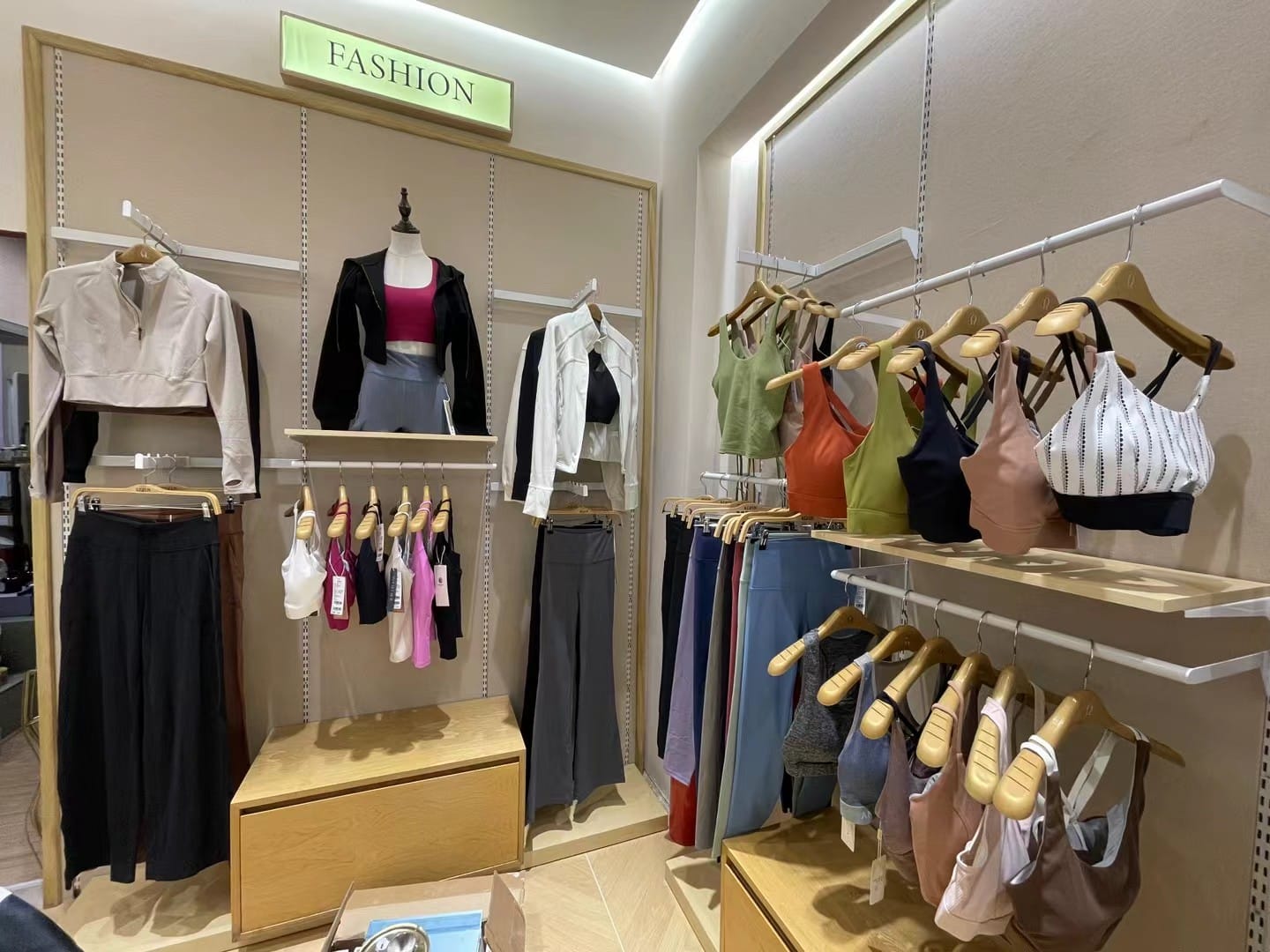 Qinelle showroom display