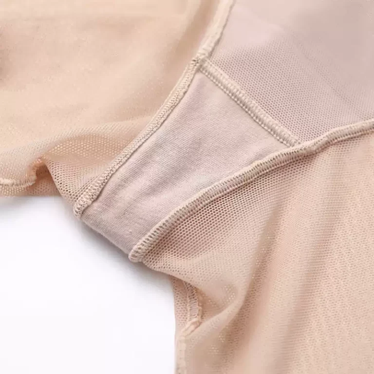 Skin gusset and mesh seam detail